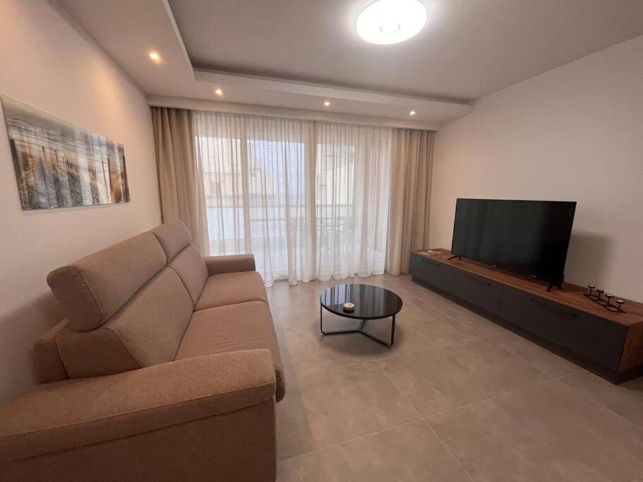3 Bedroom Seaside Luxury Accommodation - Sleeps 8 St. Paul's Bay Luaran gambar