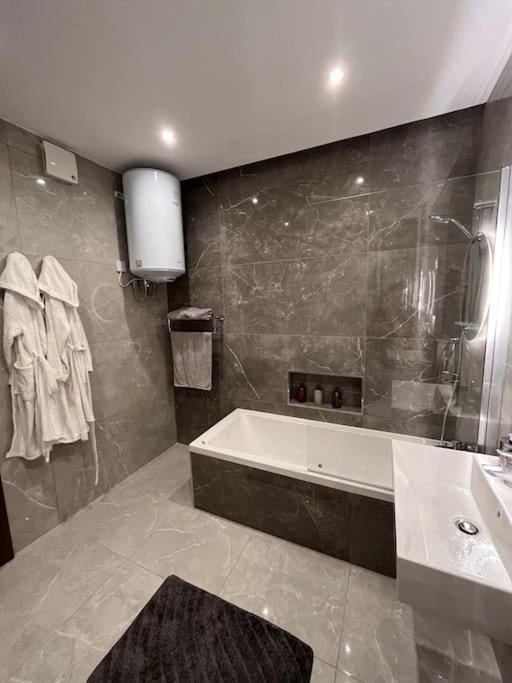 3 Bedroom Seaside Luxury Accommodation - Sleeps 8 St. Paul's Bay Luaran gambar