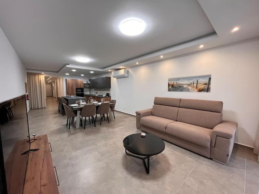 3 Bedroom Seaside Luxury Accommodation - Sleeps 8 St. Paul's Bay Luaran gambar